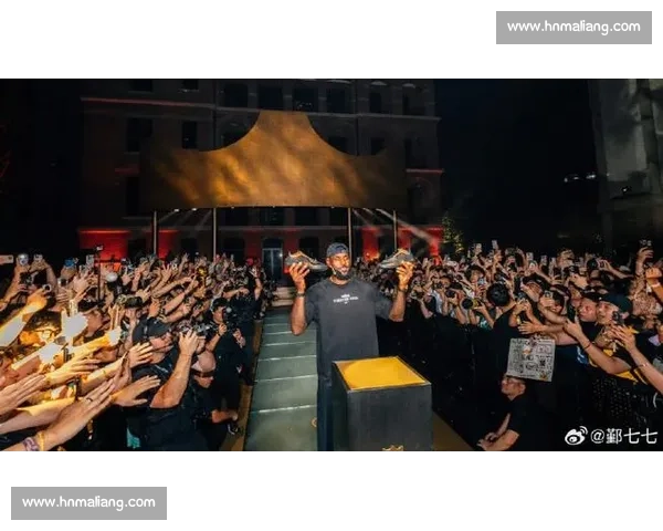 詹姆斯中国行现库里球迷：线上互怼，线下同欢