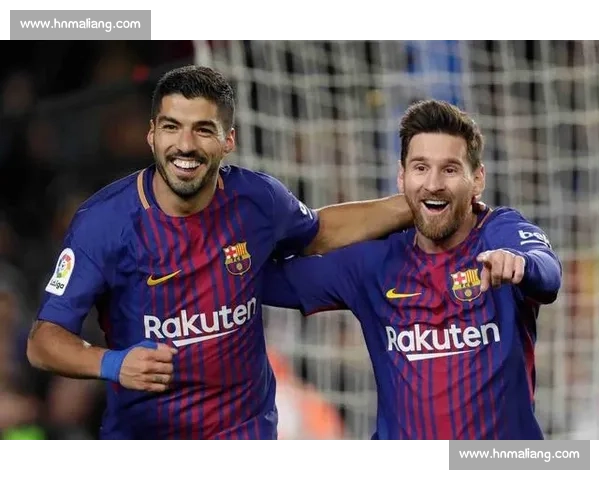 温情重逢！梅西通道内拥抱恩里克 巴黎老友跨越胜负的足坛情谊